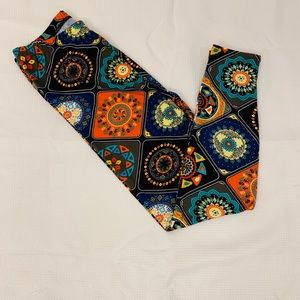 Butter soft leggings plus size fits sizes 14-20.